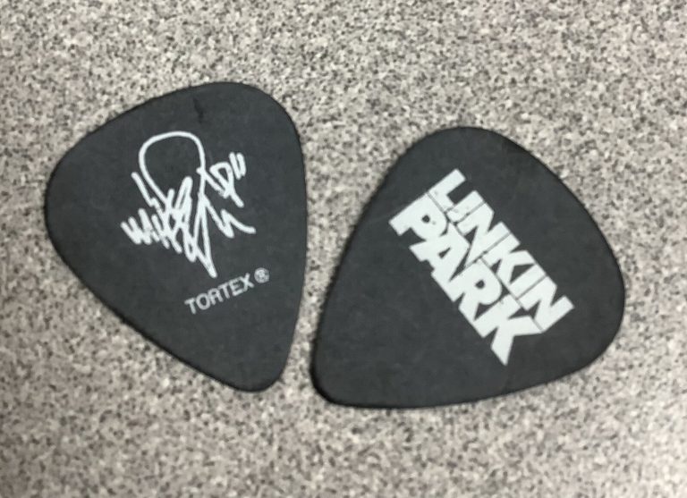 Mike Shinoda Guitar Pick Band Linkin Park Logo Signature Concert Tour 2007