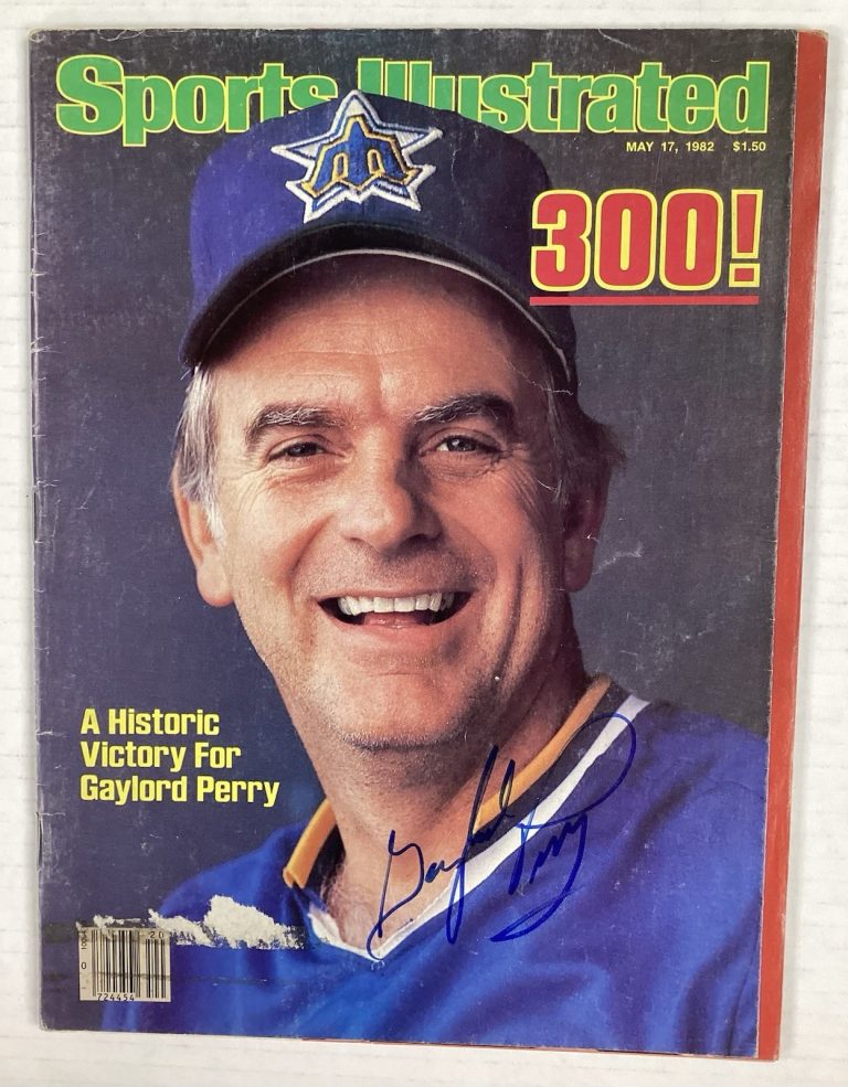 Gaylord Perry Signed Sports Illustrated 5/17/82 Mariners HOF Baseball Auto TPG