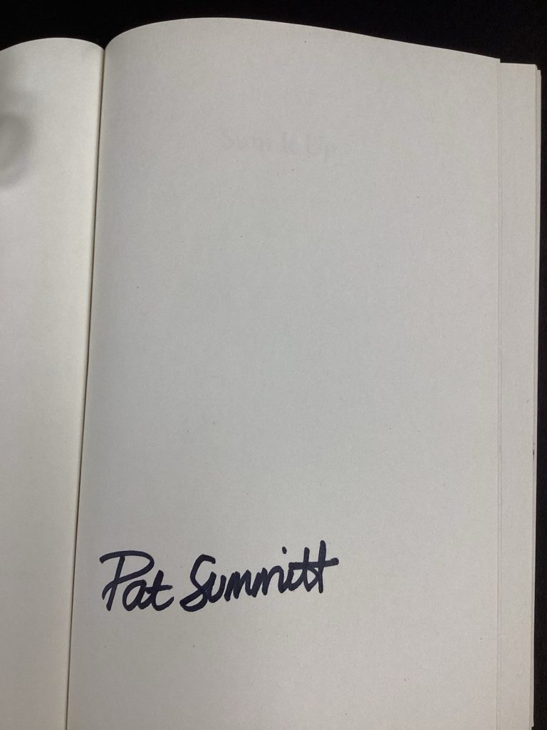 Pat Summitt Signed Book Sum It Up NCAA Univ of Tennessee Lady Vols  Olympics JSA