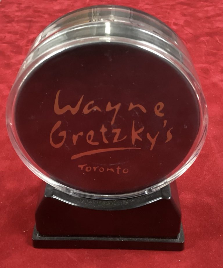 Wayne Gretzky's Toronto Restaurant Commemorative Hockey Puck HOF Oilers Kings