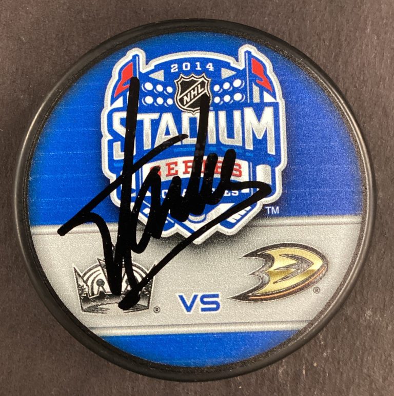 Stan Lee Signed Hockey Puck 2014 Stadium Series Kings/Ducks Autograph MARVEL PSA