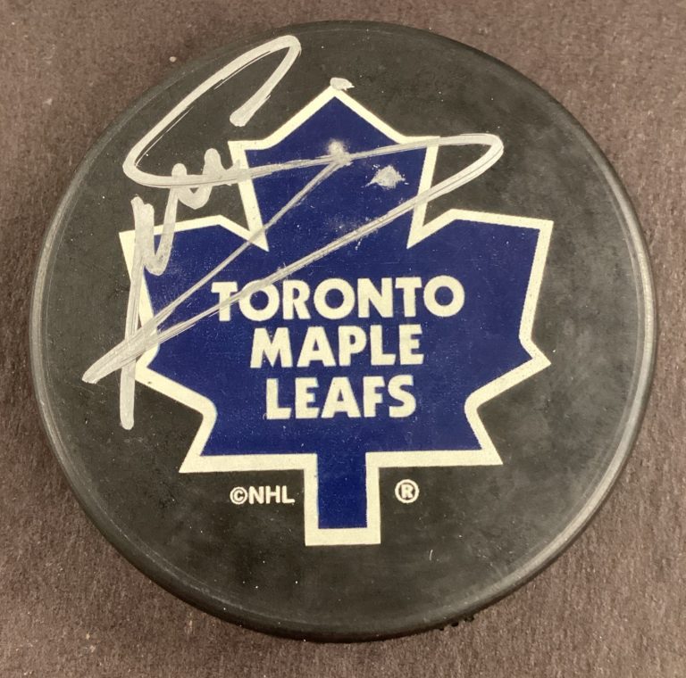 Matt Sundin Signed Hockey Puck NHL Toronto Maple Leafs HOF Autograph TPG
