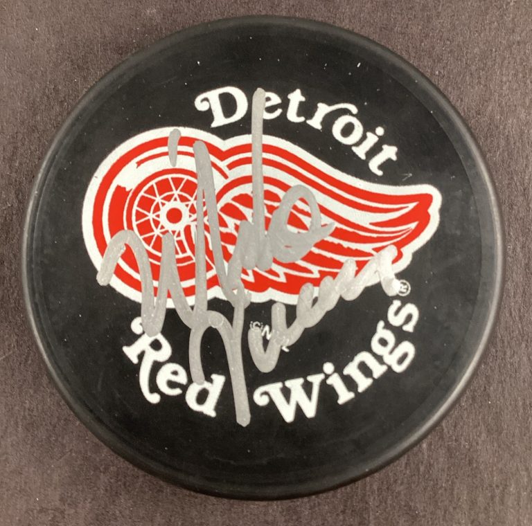 Mike Vernon Signed Hockey Puck NHL Detroit Red Wings HOF Autograph TPG