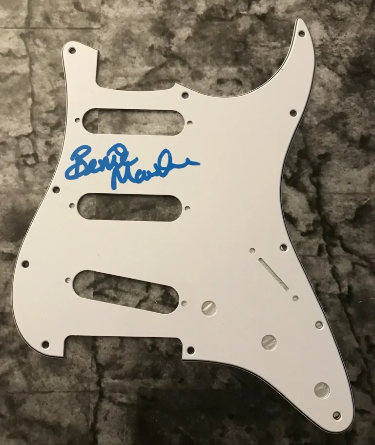 GFA Whitesnake Chitarrista BERNIE MARSDEN Autografato CopriPickup Elettrico AD3