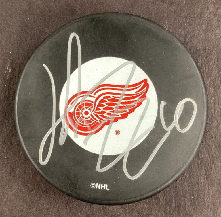 Henrik Zetterberg Signed Hockey Puck NHL Detroit Red Wings Autograph JSA