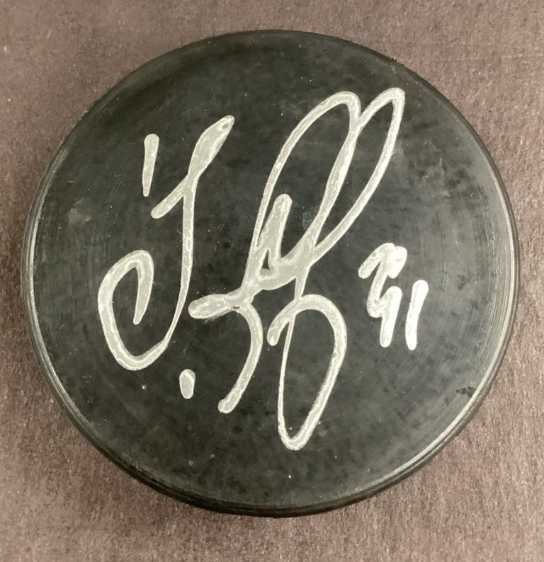Sergei Fedorov Signed Blank Hockey Puck Cooper NHL HOF Red Wings Autograph JSA