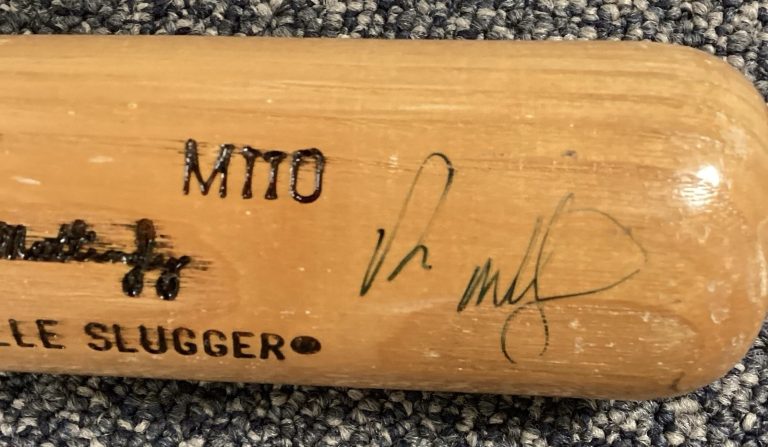 Don Mattingly Signed Baseball Bat NY Yankees Model 110 Vintage Autograph JSA