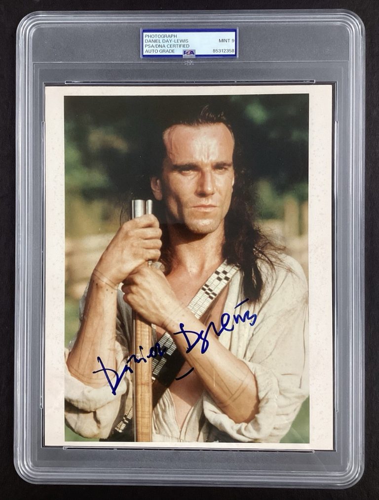 Daniel Day Lewis Signed Photo 8x10 Last of the Mohicans Autograph PSA/DNA 9
