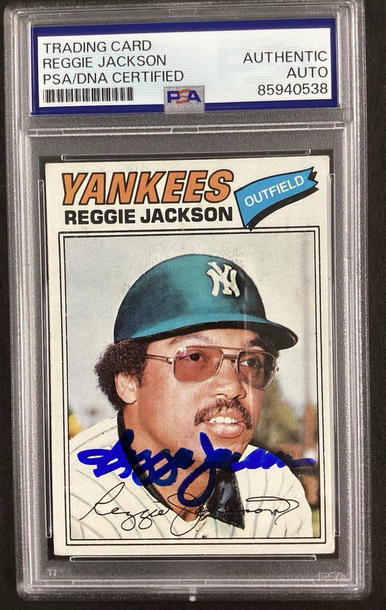 Reggie Jackson Signed 1977 Topps #10 Baseball Card Yankees HOF Autograph PSA/DNA