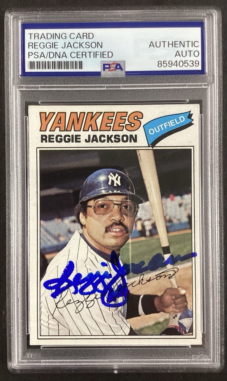 Reggie Jackson Signed 1977 Topps #17 Baseball Card Yankees HOF Autograph PSA/DNA