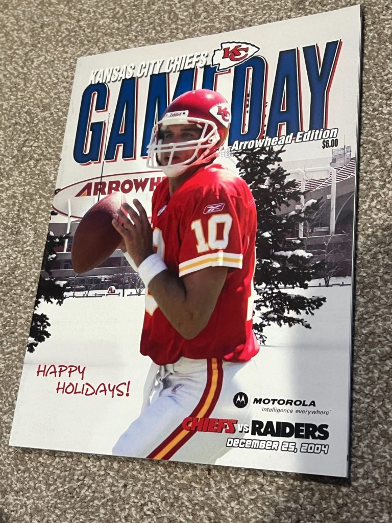 FOOTBALL PROGRAM KANSAS CITY CHIEFS OAKLAND RAIDERS 12/25 2004 TRENT GREEN