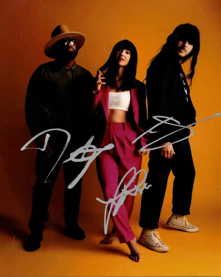 GFA Laura Lee x3 Band KHRUANGBIN Signed 8x10 Photo COA