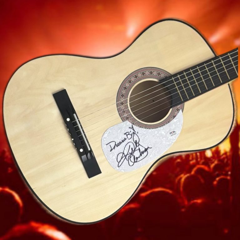 PSA A Moment Like This Star * KELLY CLARKSON * Signed 38