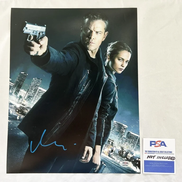 Matt Damon Signed 11x14 Photo PSA/DNA COA