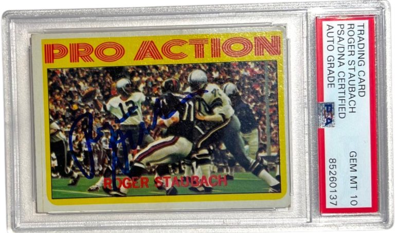 ROGER STAUBACH SIGNED 1972 TOPPS PRO ACTION ROOKIE FOOTBALL CARD PSA/DNA AUTO 10