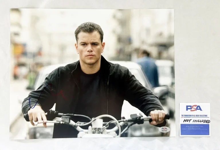 Matt Damon Signed 11x14 Photo PSA/DNA 3 COA