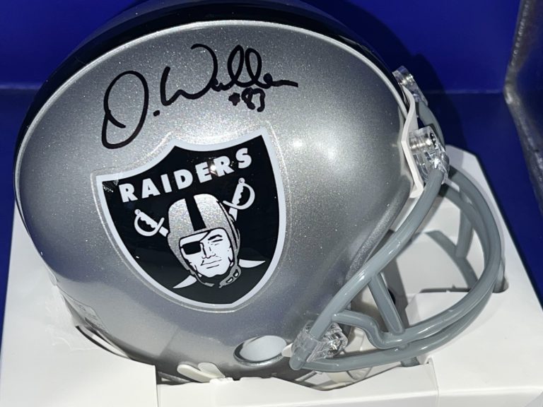 DARREN WALLER OAKLAND RAIDERS  BECKETT AUTHENTICATED SIGNED TB MINI HELMET