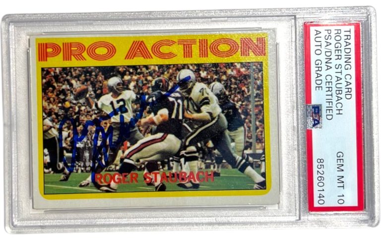 ROGER STAUBACH SIGNED 1972 TOPPS PRO ACTION ROOKIE FOOTBALL CARD PSA/DNA AUTO 10