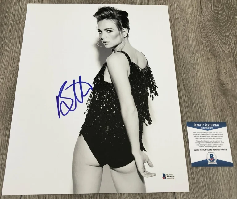 BRITT ROBERTSON SIGNED THE LONGEST RIDE 11x14 PHOTO w/PROOF & BECKETT BAS COA