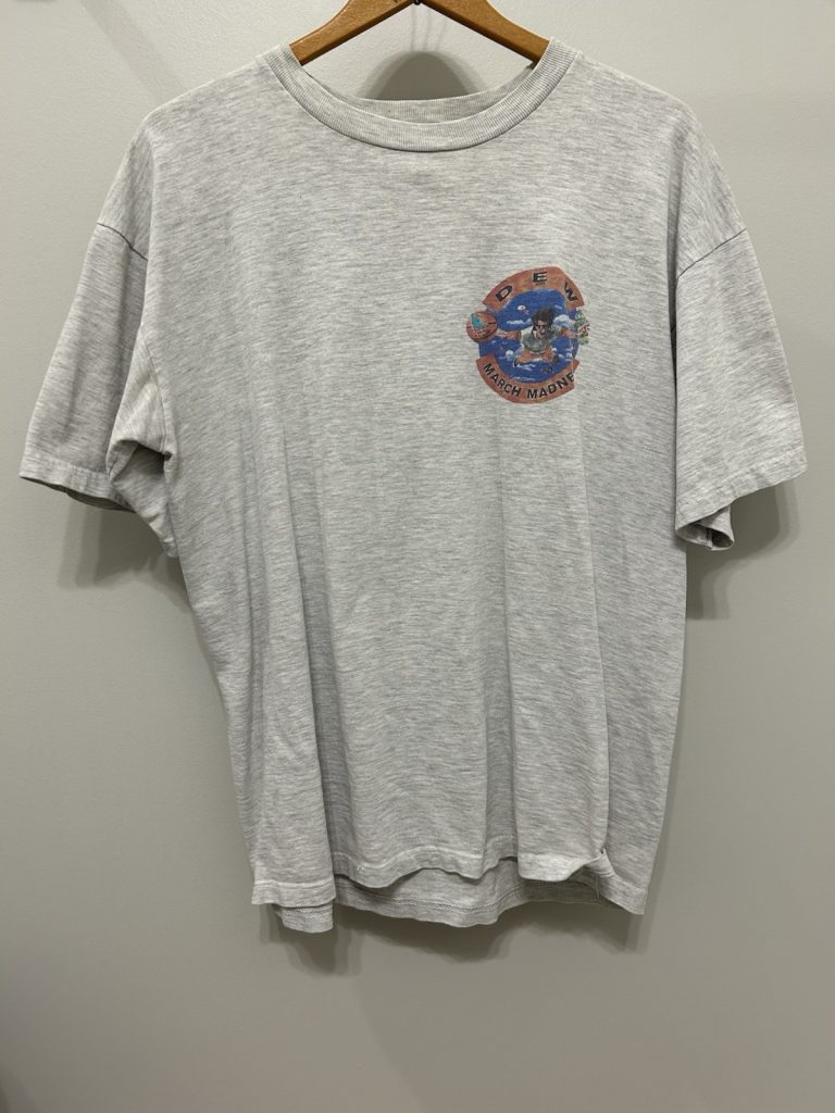 1996 NCAA Final Four T-Shirt Size X-Large Meadowlands Dew Does March Madness