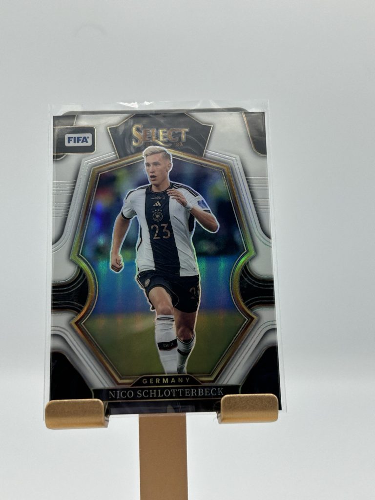 2022 Select FIFA Nico Schlotterbeck Mezzanine White Prizm #06/20 Germany