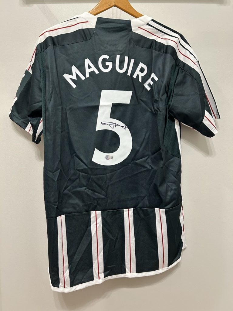 Harry Maguire Signed Manchester United Adidas Soccer Jersey (Beckett) 2019 /2023