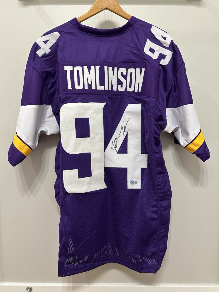 Dalvin Tomlinson Signed Minnesota Vikings Jersey (Beckett)