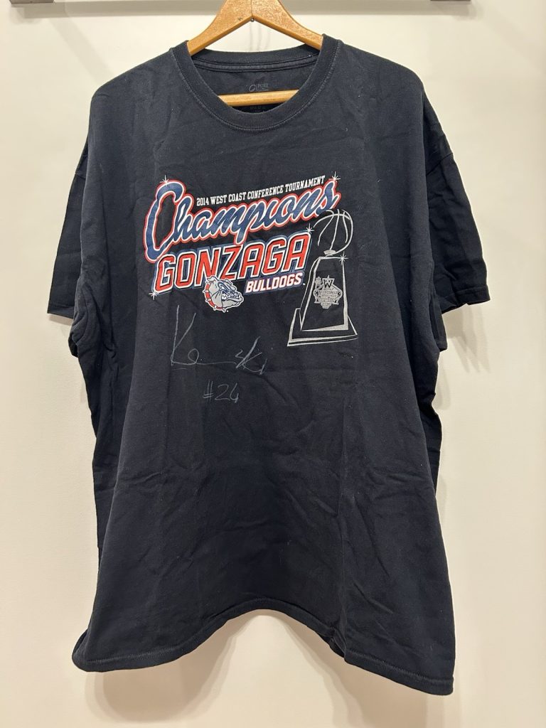PRZEMEK KARNOWSKI GONZAGA BULLDOGS BASKETBALL SIGNED T-SHIRT SIZE 3XL