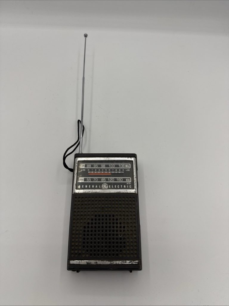 Vintage General Electric GE Model #7-2500A Portable Transistor Radio