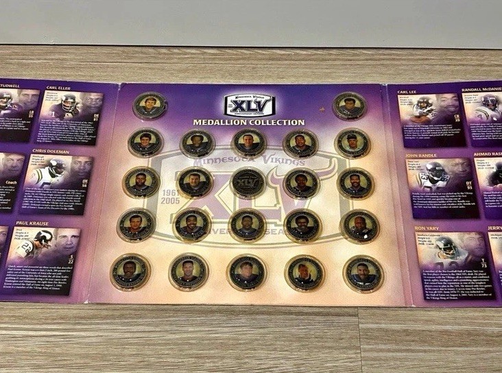 2005 STAR TRIBUNE MINNESOTA VIKINGS MEDALLION COLLECTION W/COINS - EX/VG COND.