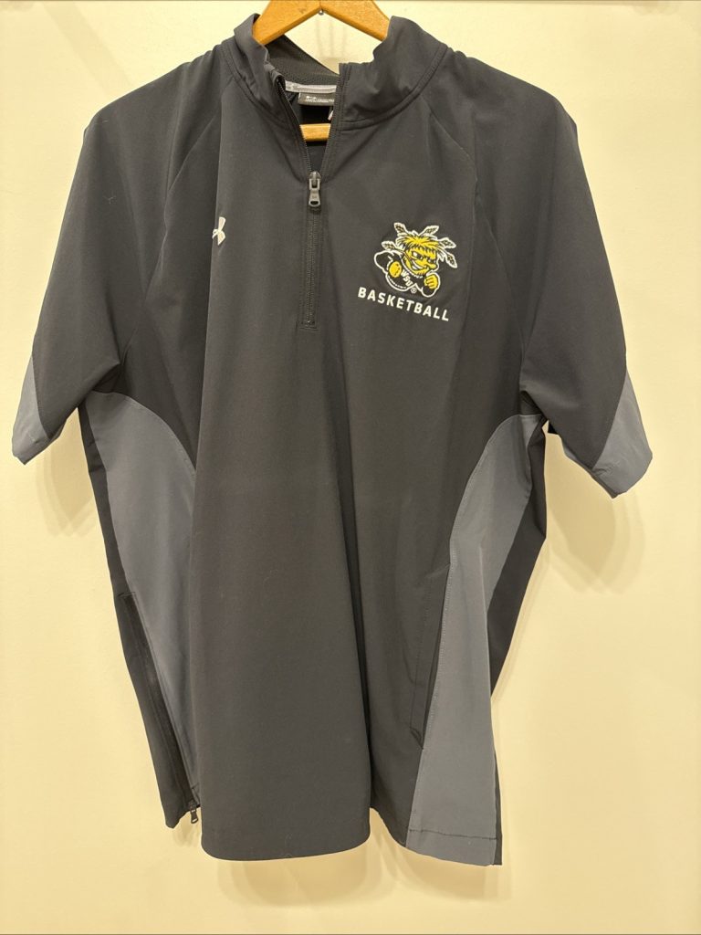 Wichita State Shockers Under Armour Men's Medium Used Short Sleeve Pullover