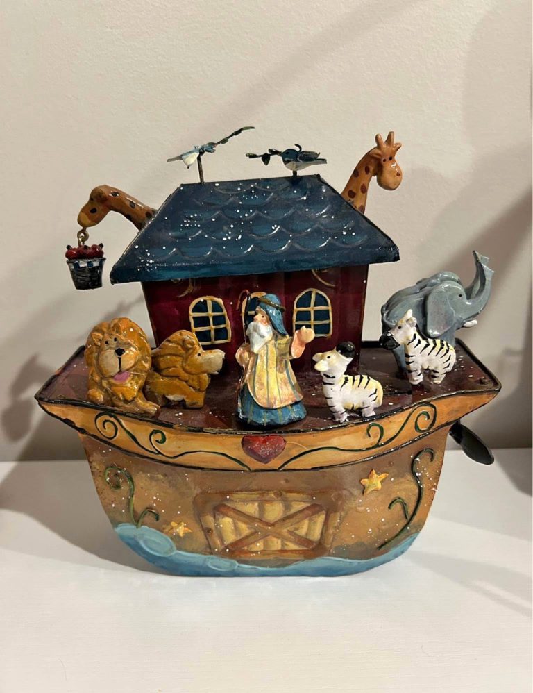 Noah’s Ark Music Box Figurine Moving Animals Collectible Decor