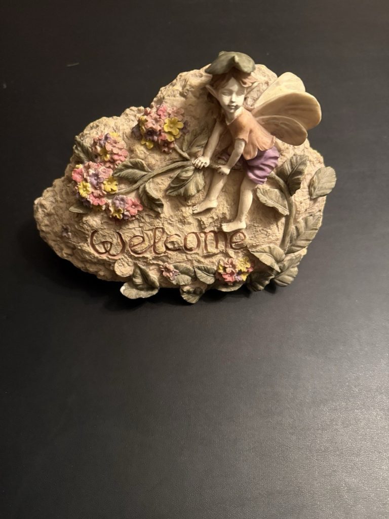 Vintage Fairy Welcome Sign Figurine Resin Garden Decor Flowers Cottage Style