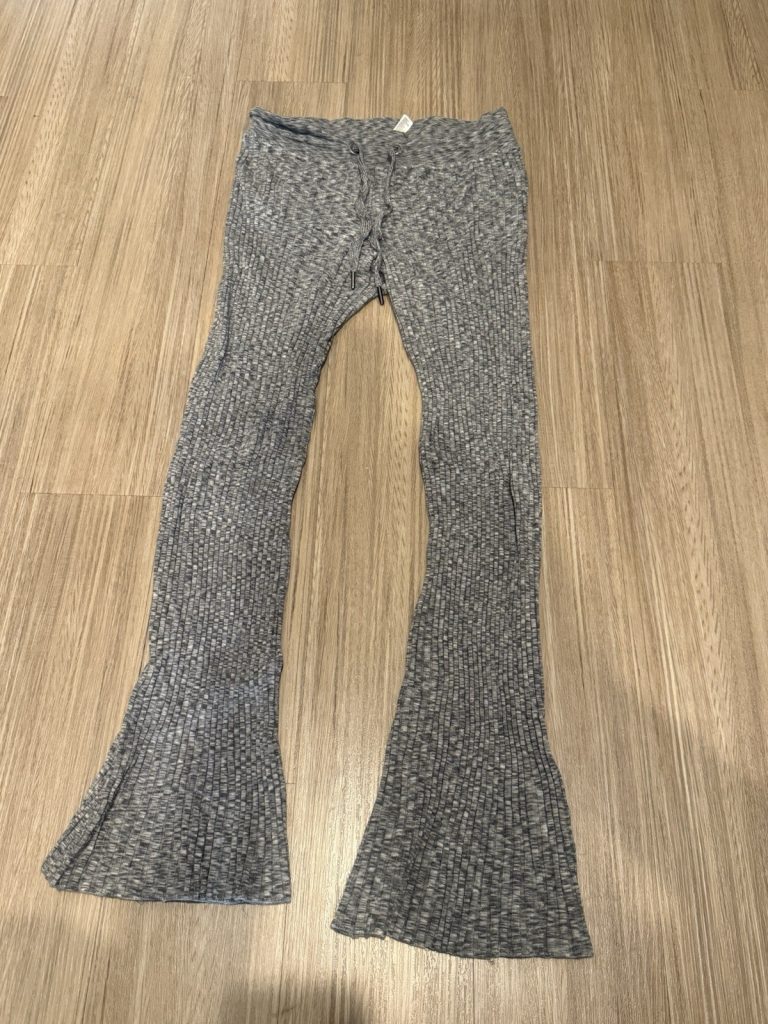 Athleta Gray Ribbed Flare Pants Women’s M Lounge Knit Stretch Pull On Comfort