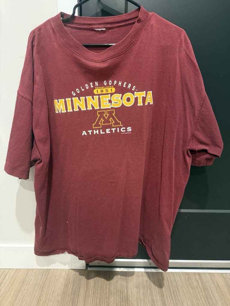 Minnesota Golden Gophers Athletics T-Shirt Maroon Graphic Tee Size XL Unisex