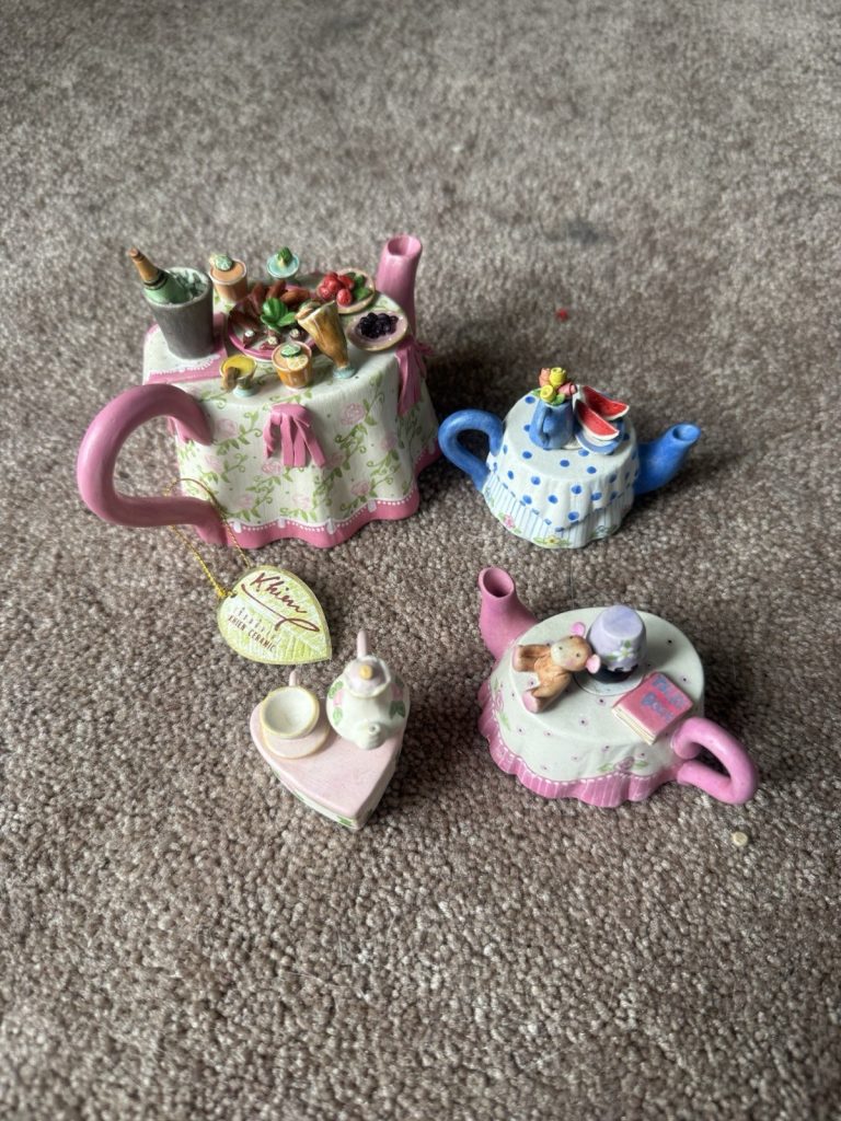 VI Hand Painted Miniature Tea Set Figurines Thailand Kiam Ceramic 4pc Lot