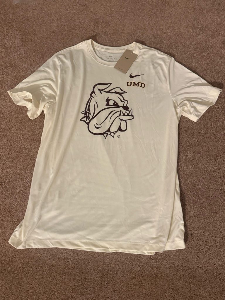 Nike Dri-FIT UMD Bulldogs T-Shirt XL Cream White Short Sleeve New w/ Tags