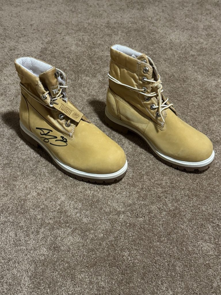 Shaquille O’Neal Signed Tuwem Wheat Boot Size 8.5 Auto w/ 32