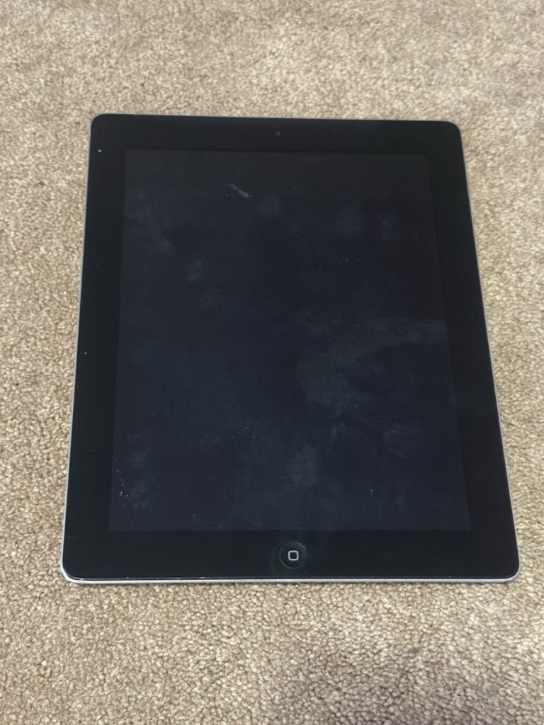 Apple iPad 2nd Gen 9.7” A1395 WiFi Tablet Black 16GB Locked Read
