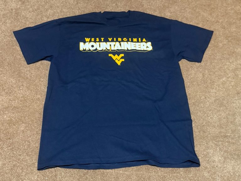 West Virginia Mountaineers T-Shirt Navy Blue Logo Graphic Size Large NCAA