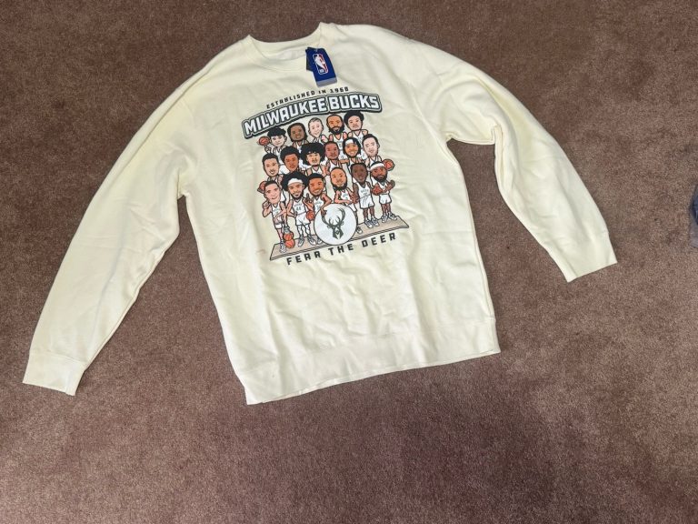 Milwaukee Bucks Sweatshirt XL Cream NBA Graphic Crewneck Fear The Deer NWT