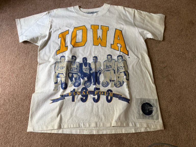 Vintage 1990 Iowa Hawkeyes Final Four Classic College Basketball T Shirt L