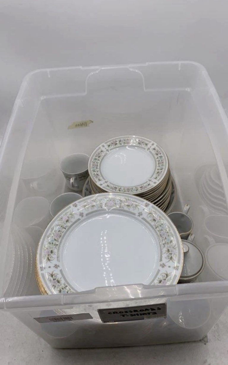 Empress China Japan Arcadia 1015 Dinnerware Set Plates Bowls Cups Saucers Gold