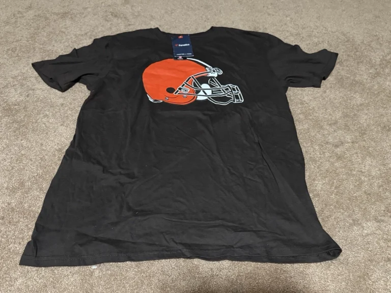 Fanatics Cleveland Browns Mens L Black Helmet Logo NFL Short Sleeve T-Shirt NWT