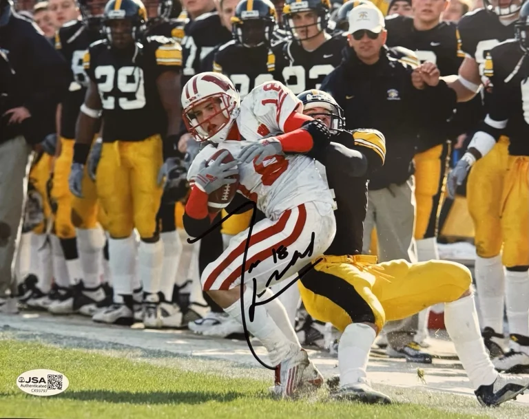 Jim Leonhard Signed Autographed Wisconsin Badgers 8x10 Photo JSA COA