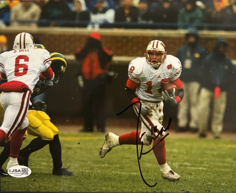 Jim Leonhard Signed Autographed Wisconsin Badgers 8x10 Photo JSA COA