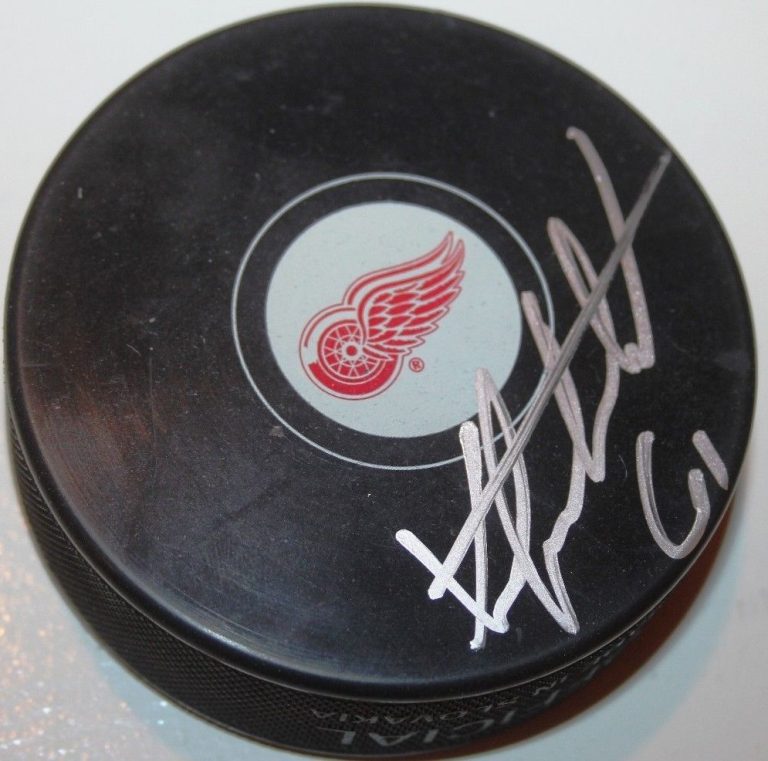 XAVIER OUELLET SIGNED DETROIT RED WINGS HOCKEY PUCK W/CASE COA