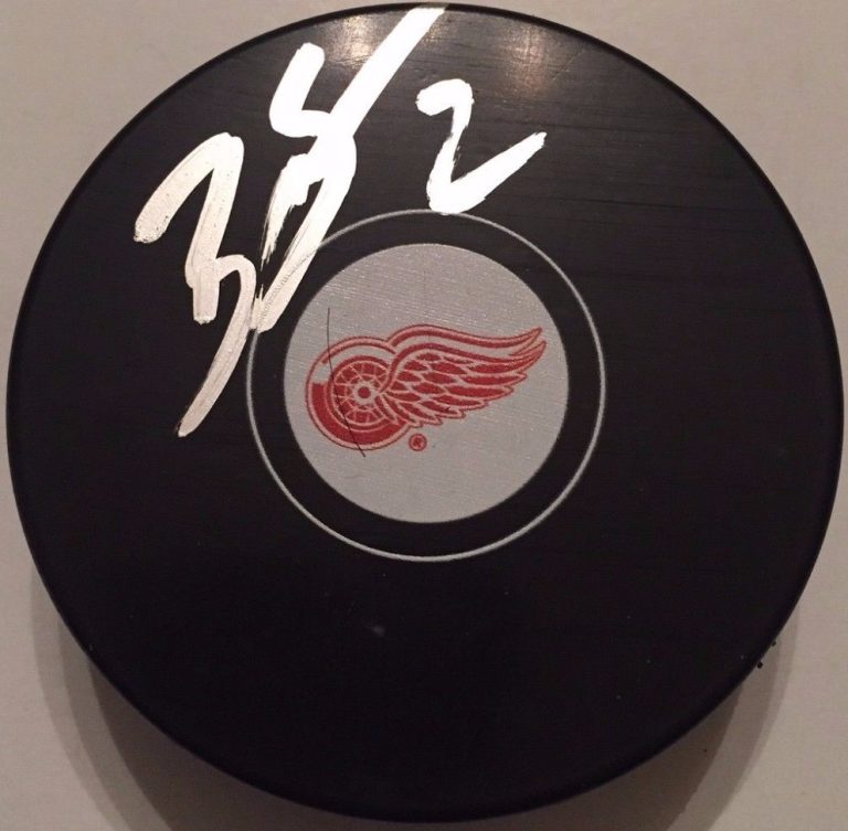 BRENDAN SMITH SIGNED DETROIT RED WINGS PUCK W/CASE COA