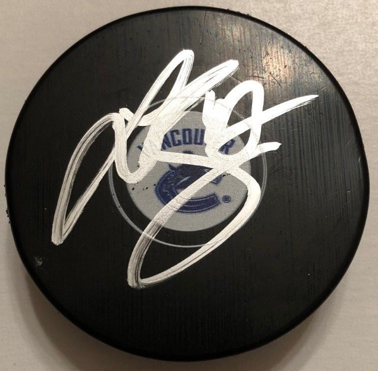 SVEN BAERTSCHI SIGNED VANCOUVER CANUCKS PUCK W/CASE COA