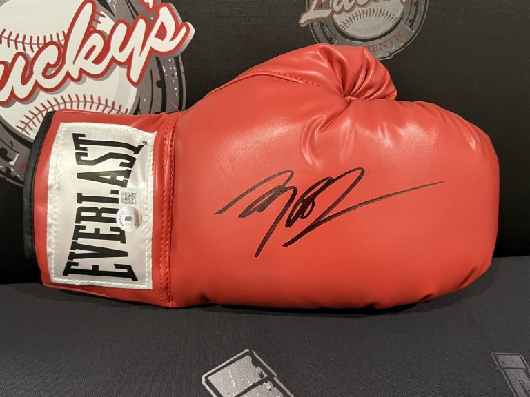Michael B. Jordan Signed Auto Red Everlast Boxing Glove Beckett Witness BAS COA